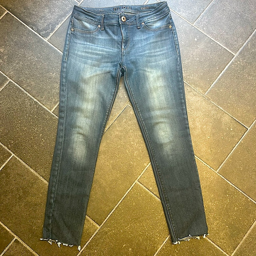 DL1961 Low waisted, straight leg, fringe bottom,stretch denim,washed finish